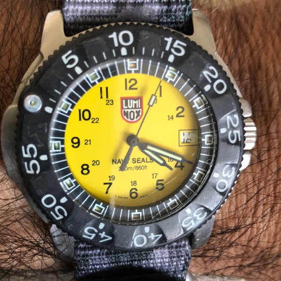 luminox yellow face